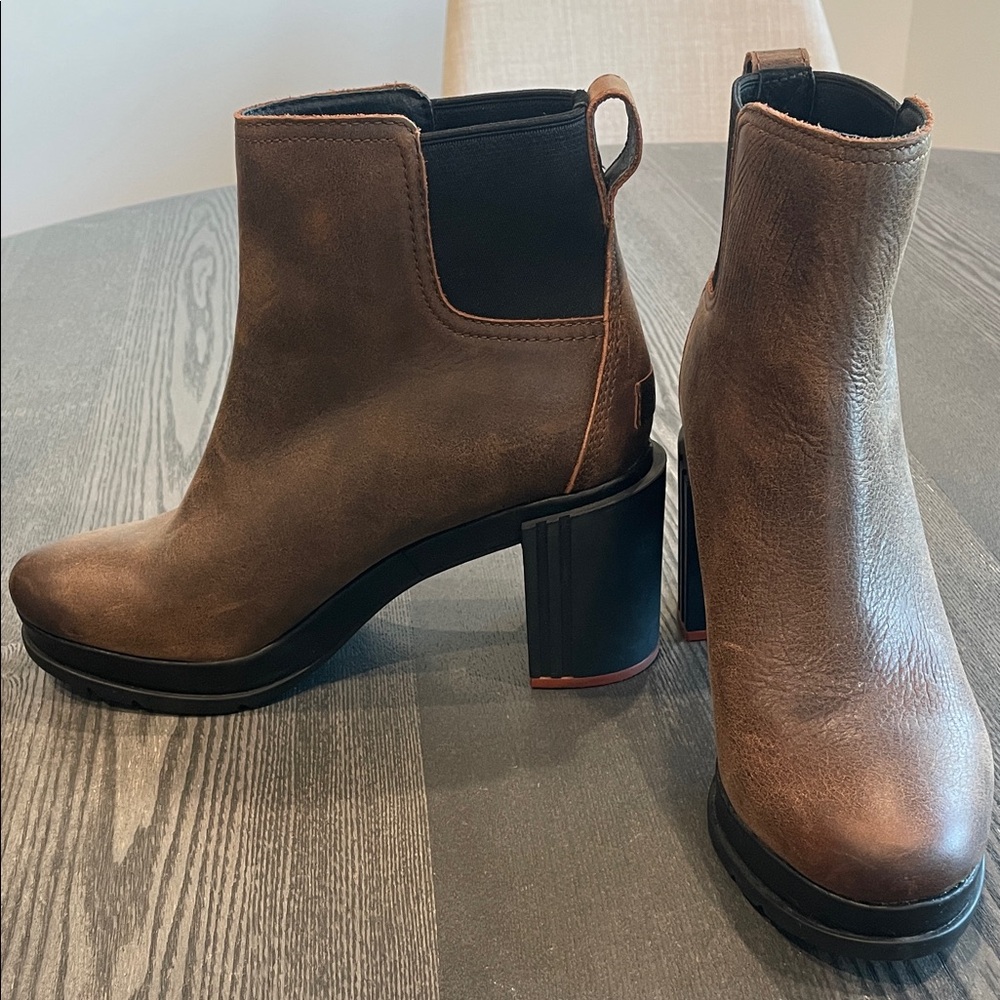 Sorel Dark Brown and Black Ankle Boots